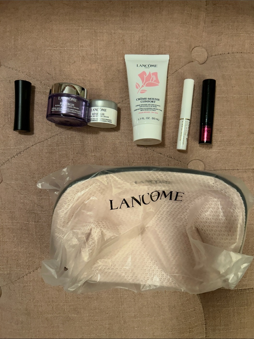 Lancôme gift set in pink Travel Bag. NWT. 6 piece set